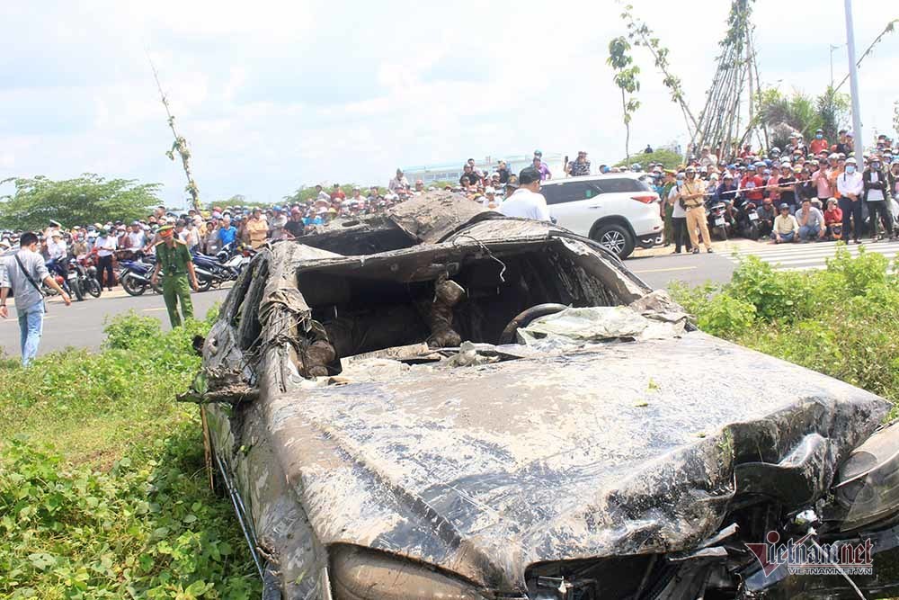 Thêm nhiều tình tiết vụ Mercedes dưới kênh 3 người chết ở Tiền Giang-5