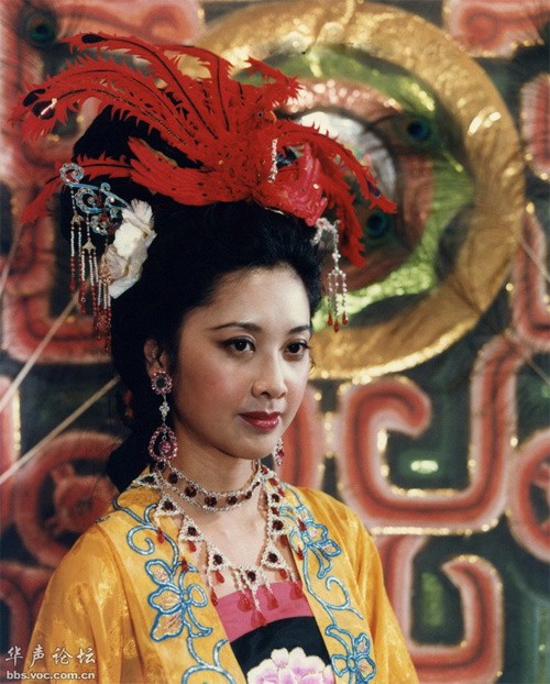 Cuộc sống bí ẩn của mỹ nhân được chọn đóng cảnh nóng nhất trong Tây Du Ký 1986-2