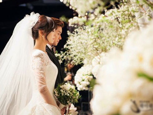 Gặp chồng sắp cưới sau ngày dài xa cách, ngờ đâu lại thấy anh bê bết máu, nhưng bố chồng tương lai nói 1 câu mà cô gái hủy hôn ngay lập tức-3