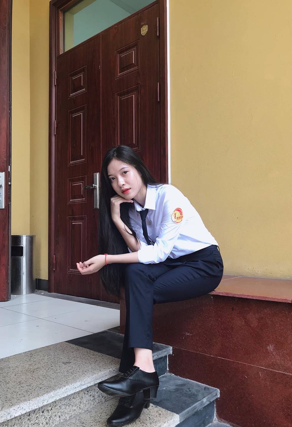 Nữ sinh 1999 ngồi trên ghế chủ toạ với vai trò Thẩm phán khiến dân tình xôn xao vì vừa xinh xắn vừa quá đỗi tài năng-8