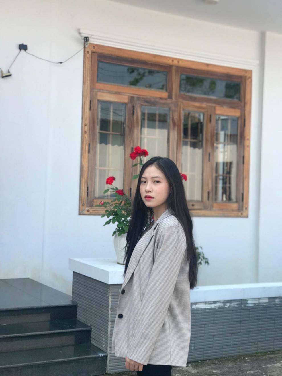 Nữ sinh 1999 ngồi trên ghế chủ toạ với vai trò Thẩm phán khiến dân tình xôn xao vì vừa xinh xắn vừa quá đỗi tài năng-16