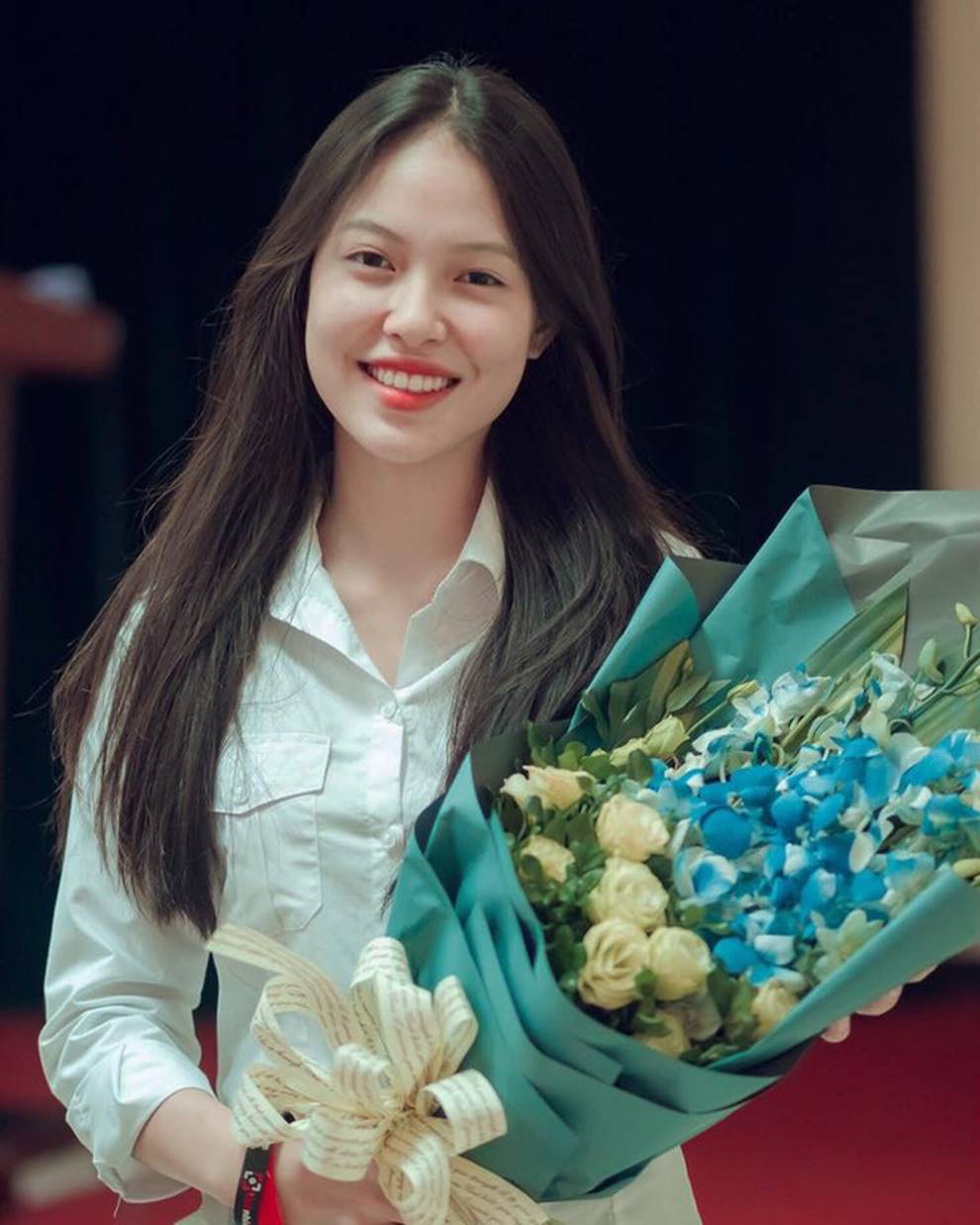 Nữ sinh 1999 ngồi trên ghế chủ toạ với vai trò Thẩm phán khiến dân tình xôn xao vì vừa xinh xắn vừa quá đỗi tài năng-9