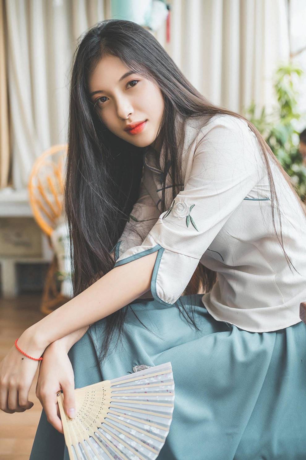 Nữ sinh 1999 ngồi trên ghế chủ toạ với vai trò Thẩm phán khiến dân tình xôn xao vì vừa xinh xắn vừa quá đỗi tài năng-19