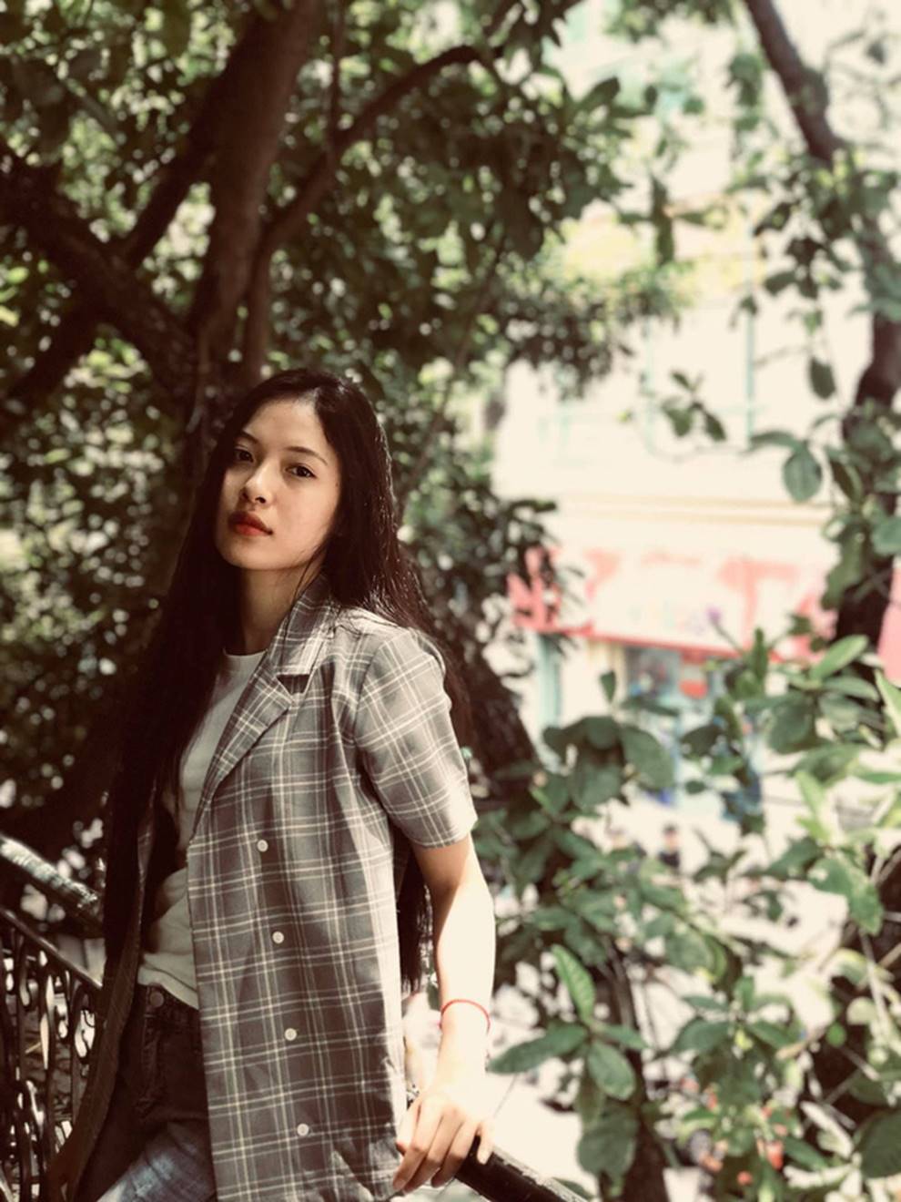 Nữ sinh 1999 ngồi trên ghế chủ toạ với vai trò Thẩm phán khiến dân tình xôn xao vì vừa xinh xắn vừa quá đỗi tài năng-20