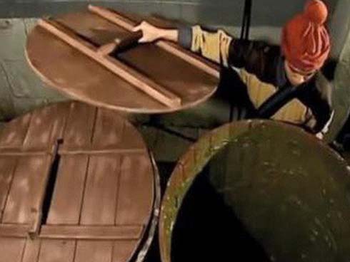 Dốc hết tiền túi gọi món tôm hùm đắt đỏ cho con trai, ăn xong người bố nghèo dạy một câu khiến ai cũng phải lặng người suy ngẫm-2