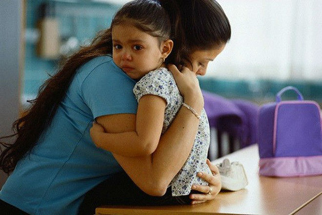 Khi chồng dẫn một cô bé 10 tuổi vào nhà, tôi tái mặt vì run sợ nhưng thái độ của anh làm tôi quá đỗi kinh ngạc và vui sướng-1