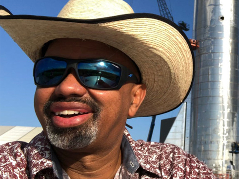 Lý do tỷ phú Elon Musk thường xuyên tự tay đập vỡ điện thoại của mình-3