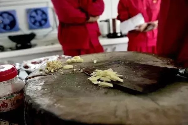 2 vợ chồng liên tiếp mắc ung thư gan không rõ lý do, thủ phạm đã ở trong nhà bếp suốt 10 năm mà không biết-3