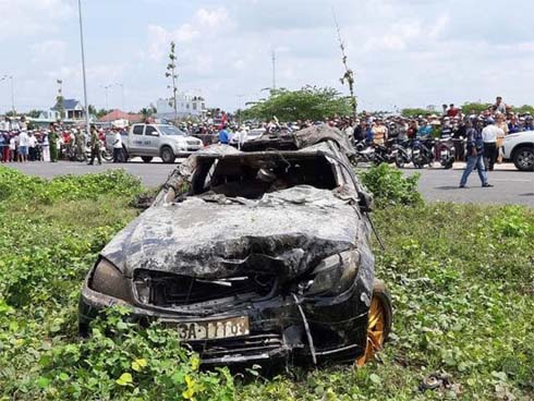 Vụ 3 thi thể trong xe Mercedes dưới kênh nước: Đau xót dòng trạng thái của người mẹ sau đám tang các con-5