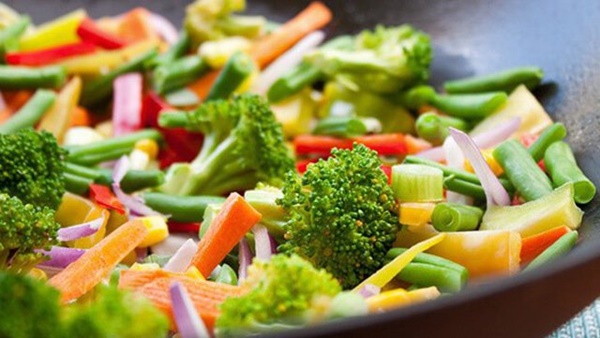 Cách ăn rau tưởng lành mạnh, nhiều người thích hóa ra có thể phá hoại cơ thể-1