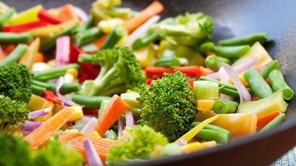 Cách ăn rau tưởng lành mạnh, nhiều người thích hóa ra có thể phá hoại cơ thể-1