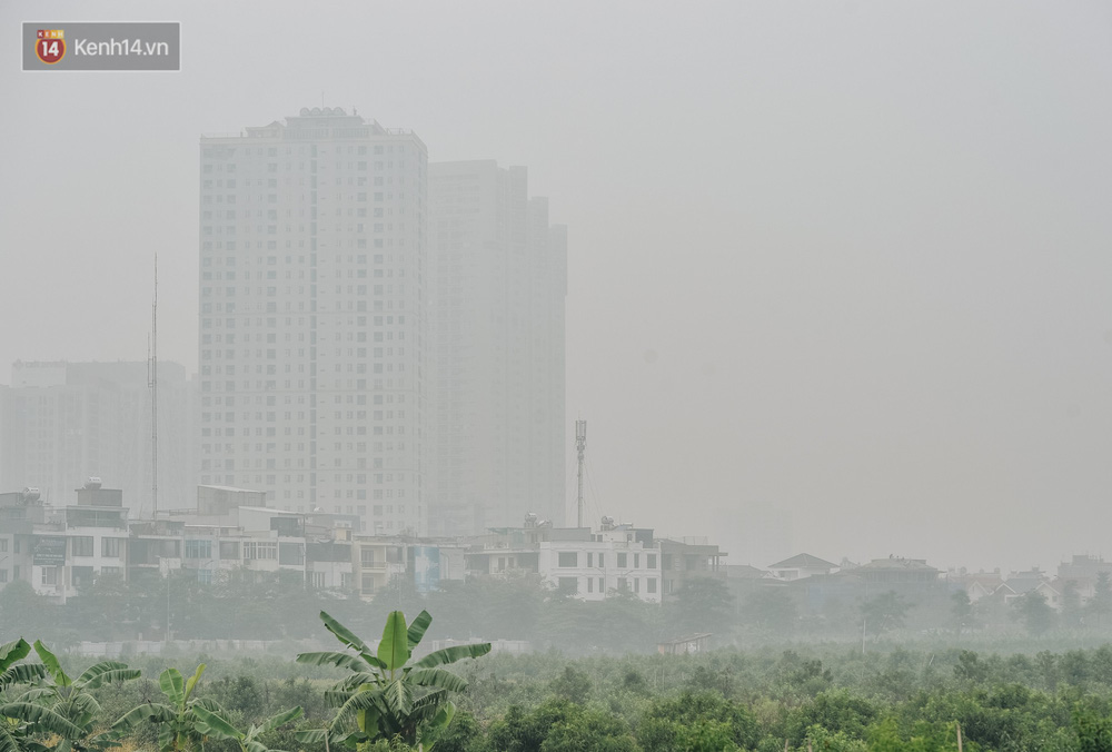 Chùm ảnh: Một ngày sau cơn mưa vàng, đường phố Hà Nội lại chìm trong bụi mù-3