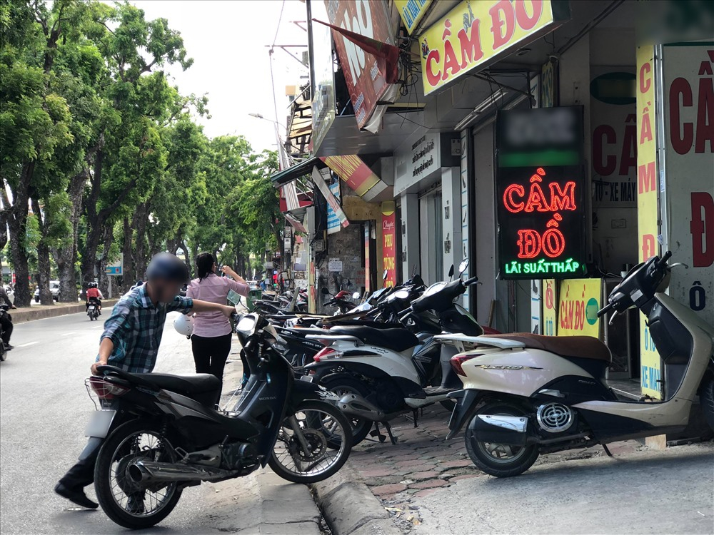 Ai quản lý các chuỗi cầm đồ đang nở rộ, lãi suất trên 100%/năm?-1