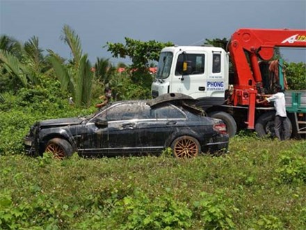Vụ xe Mercedes lao xuống kênh, 3 người tử vong: Sẽ không khởi tố vụ án