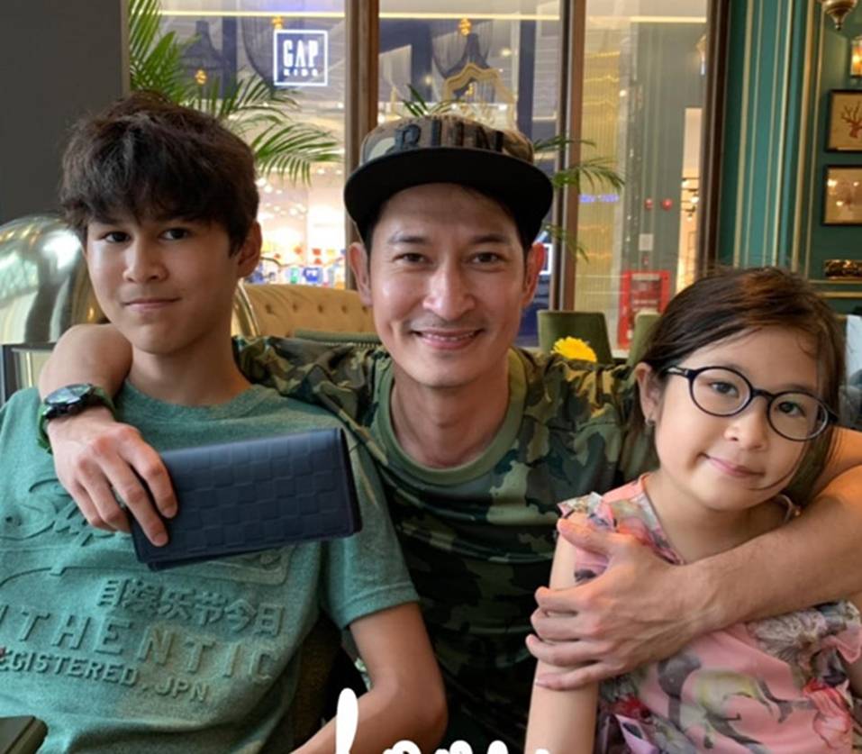 Con trai diễn viên Huy Khánh cao vượt trội, được khen đẹp hơn bố-1