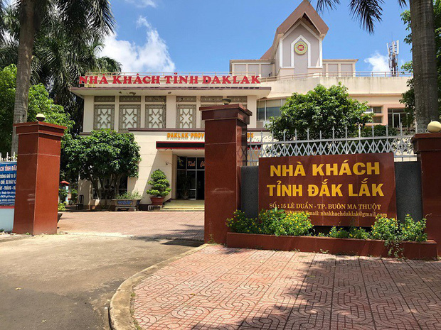 Nữ trưởng phòng mượn bằng cấp 3 của chị gái để thăng tiến nhận sai, xin nghỉ việc-1