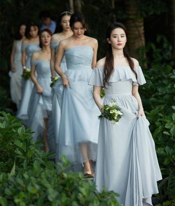 Không phải Triệu Vy, Lâm Tâm Như, Thần tiên tỷ tỷ Lưu Diệc Phi sống tình nghĩa nhất showbiz-16