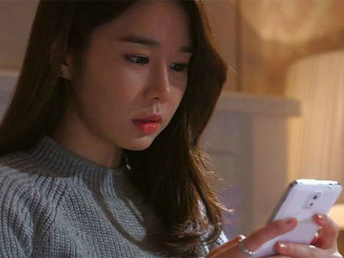 Tình cờ vào được căn phòng bí mật luôn khóa chặt trong nhà bạn trai giàu có, cô gái hoảng loạn nhìn cảnh tượng trước mắt-3