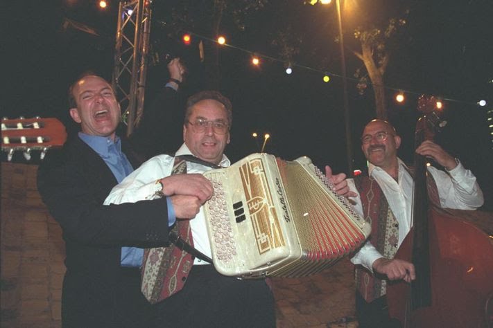 Những dấu mốc của tỷ phú giàu nhất thế giới từ khi có hơn 1 tỷ USD đến khi có hơn 100 tỷ-4