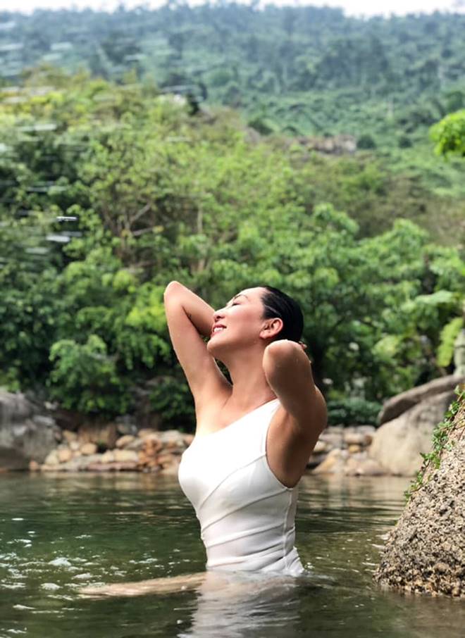 Khoe dáng nuột đến từng centimet với bikini, MC Kỳ Duyên nhận được lời khen đẹp độc nhất vô nhị”-13