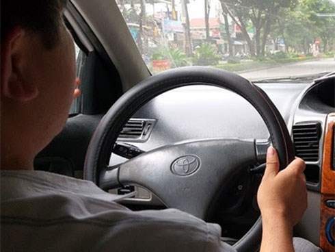 Phó giám đốc say tình nữ trợ lý, vợ viết bức thư khiến anh nhòe nước mắt