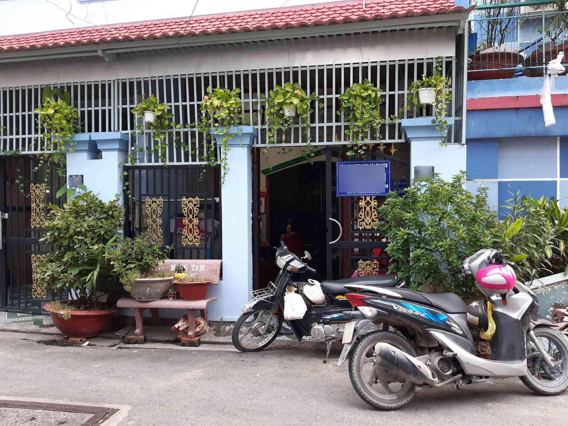 Bà 72 tuổi kể 2 phút kinh hoàng giằng co với tên trộm vào nhà giật túi xách tiền vàng-1