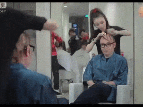 Clip nhân viên gội đầu thẳng tay tát bốp vào mặt khách hút hàng triệu lượt xem-2