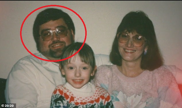 Người phụ nữ phát hiện ra chú nuôi thực chất là sát nhân hàng loạt đã giết hại chính mẹ ruột của cô-3