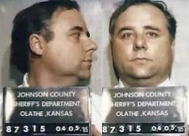 Người phụ nữ phát hiện ra chú nuôi thực chất là sát nhân hàng loạt đã giết hại chính mẹ ruột của cô-4