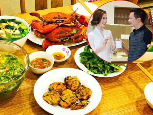 Cặp chồng giỏi vợ xinh làng nhạc: Chỉ nấu mì thôi cũng làm hội thức đêm thèm chảy nước miếng-21