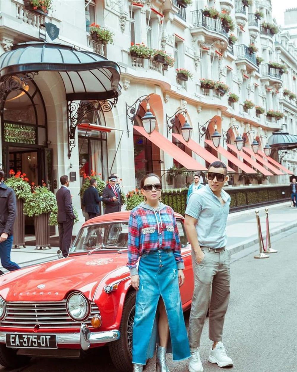 Vung tay mua hàng hiệu không tiếc, Phượng Chanel vẫn mặc lại những bộ cánh sến súa-14