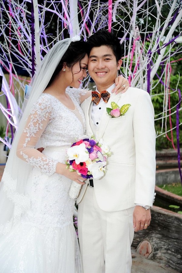 Sao Việt dở khóc dở cười vì mất điện, mưa lớn, cô dâu ngất xỉu trong hôn lễ-3