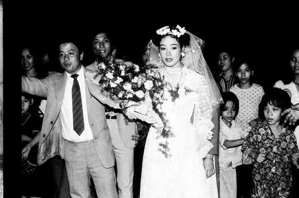 Sao Việt dở khóc dở cười vì mất điện, mưa lớn, cô dâu ngất xỉu trong hôn lễ-12