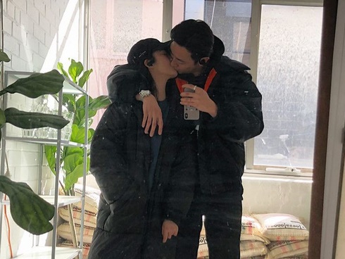 Hoàng Thuỳ khoe bụng phẳng lì và vòng một ngày càng phổng phao trước thềm MU 2019-16