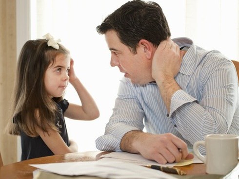 Cha mẹ “nằm lòng” 8 câu nói này sẽ giúp con lớn lên trở thành người biết tiến biết lùi, “gặp nguy không biến”