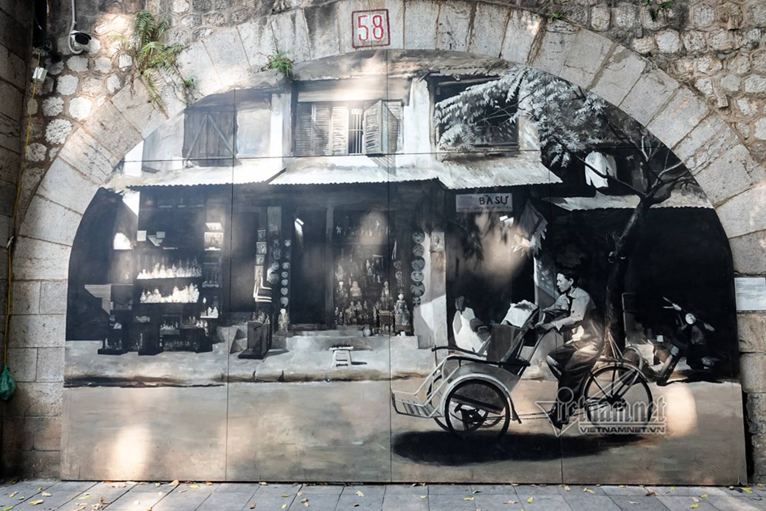 Hà Nội xưa đẹp lạ qua tranh bích họa trên phố-6