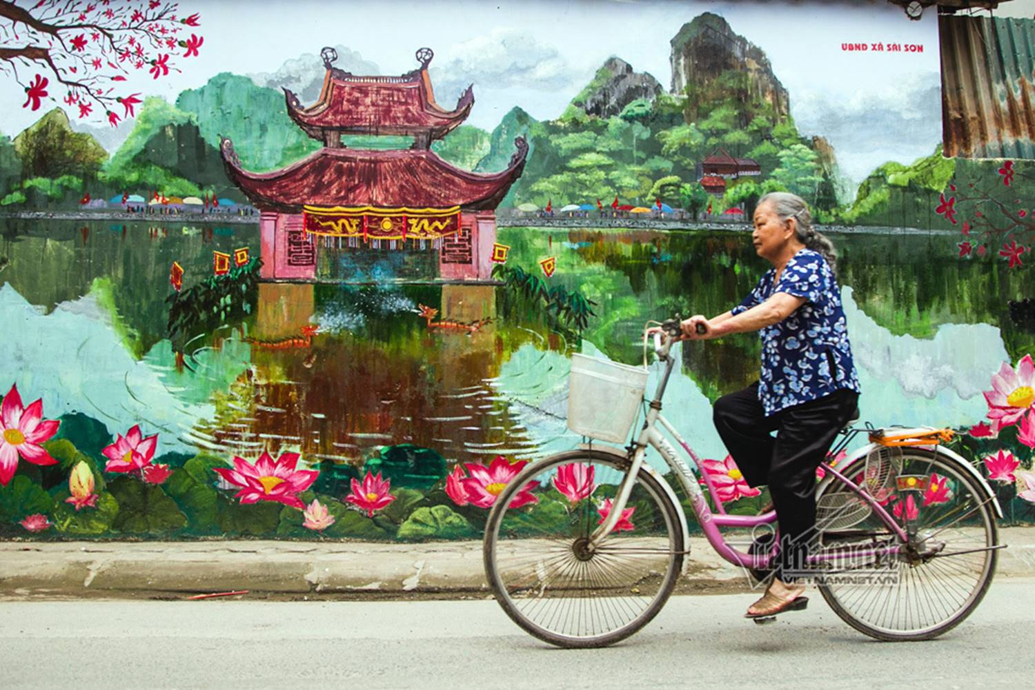 Hà Nội xưa đẹp lạ qua tranh bích họa trên phố-16