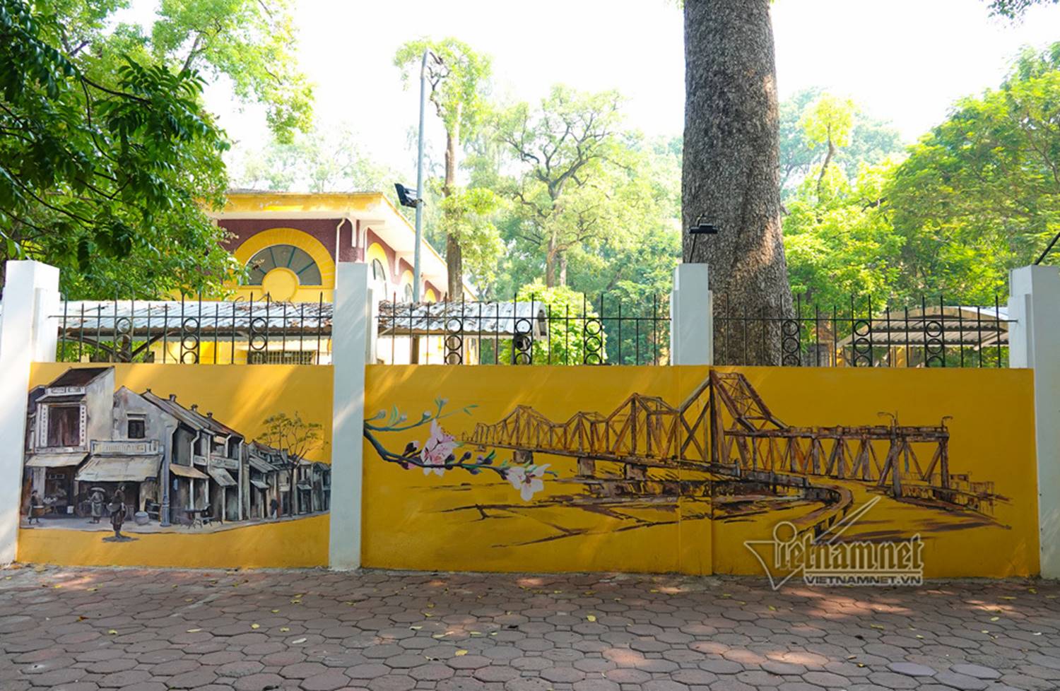 Hà Nội xưa đẹp lạ qua tranh bích họa trên phố-12