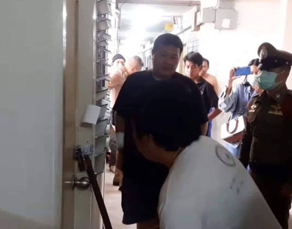Nghe mùi hôi bốc ra từ căn hộ tầng 3, người dân lập tức báo cảnh sát nghi xảy ra án mạng nhưng sự thật khiến ai cũng ngã ngửa-2