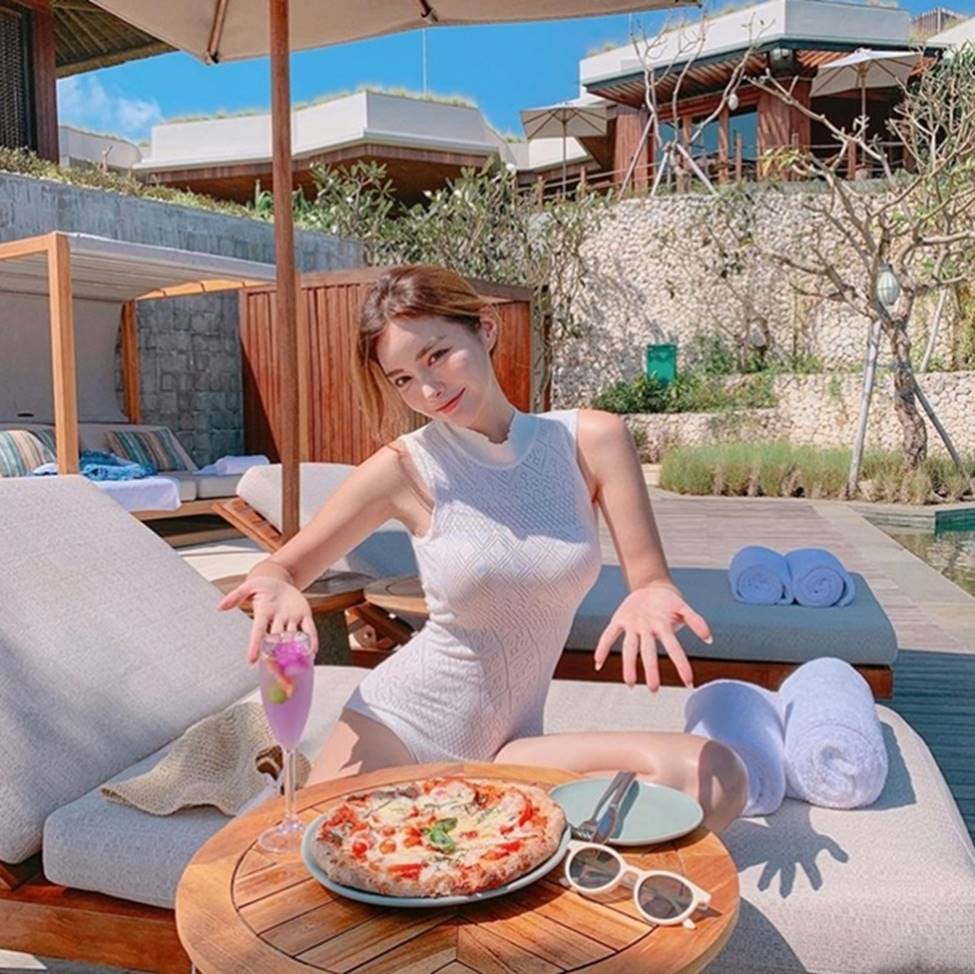 2 cô gái Hàn chứng minh da trắng, mặt xinh không bao giờ lỗi mốt-12