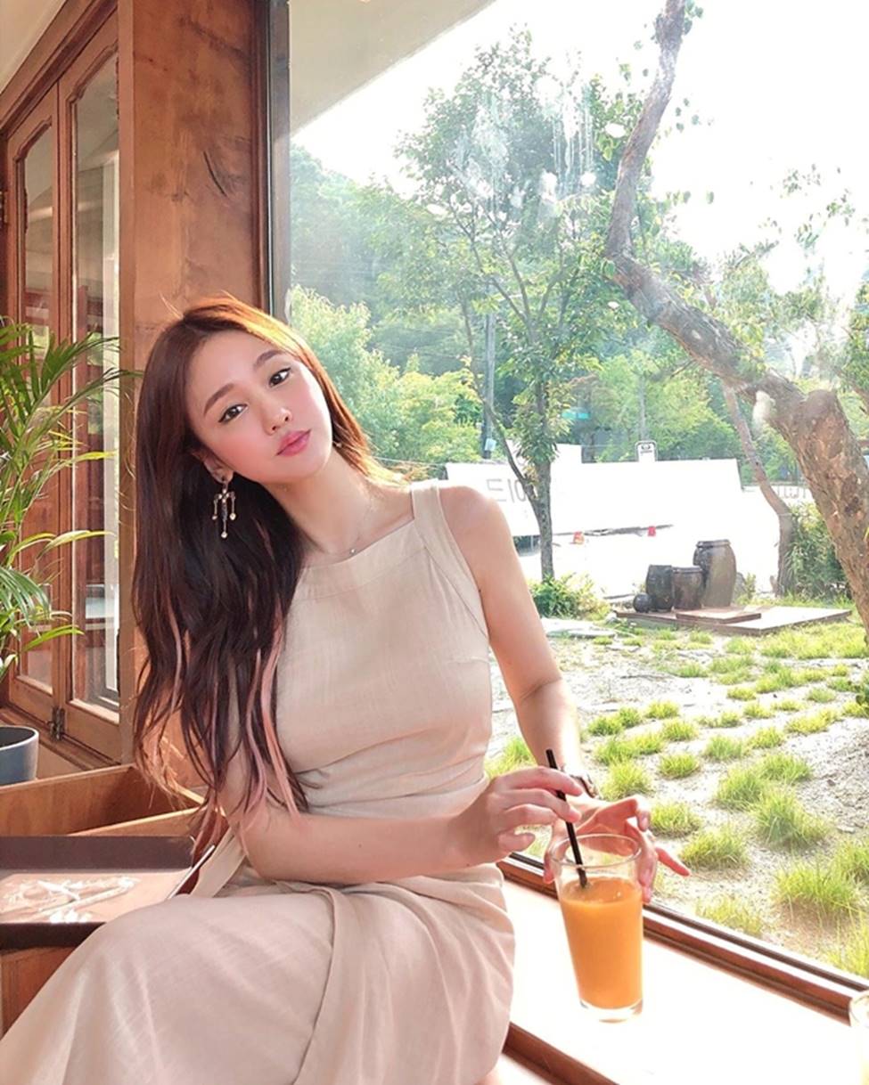 2 cô gái Hàn chứng minh da trắng, mặt xinh không bao giờ lỗi mốt-4