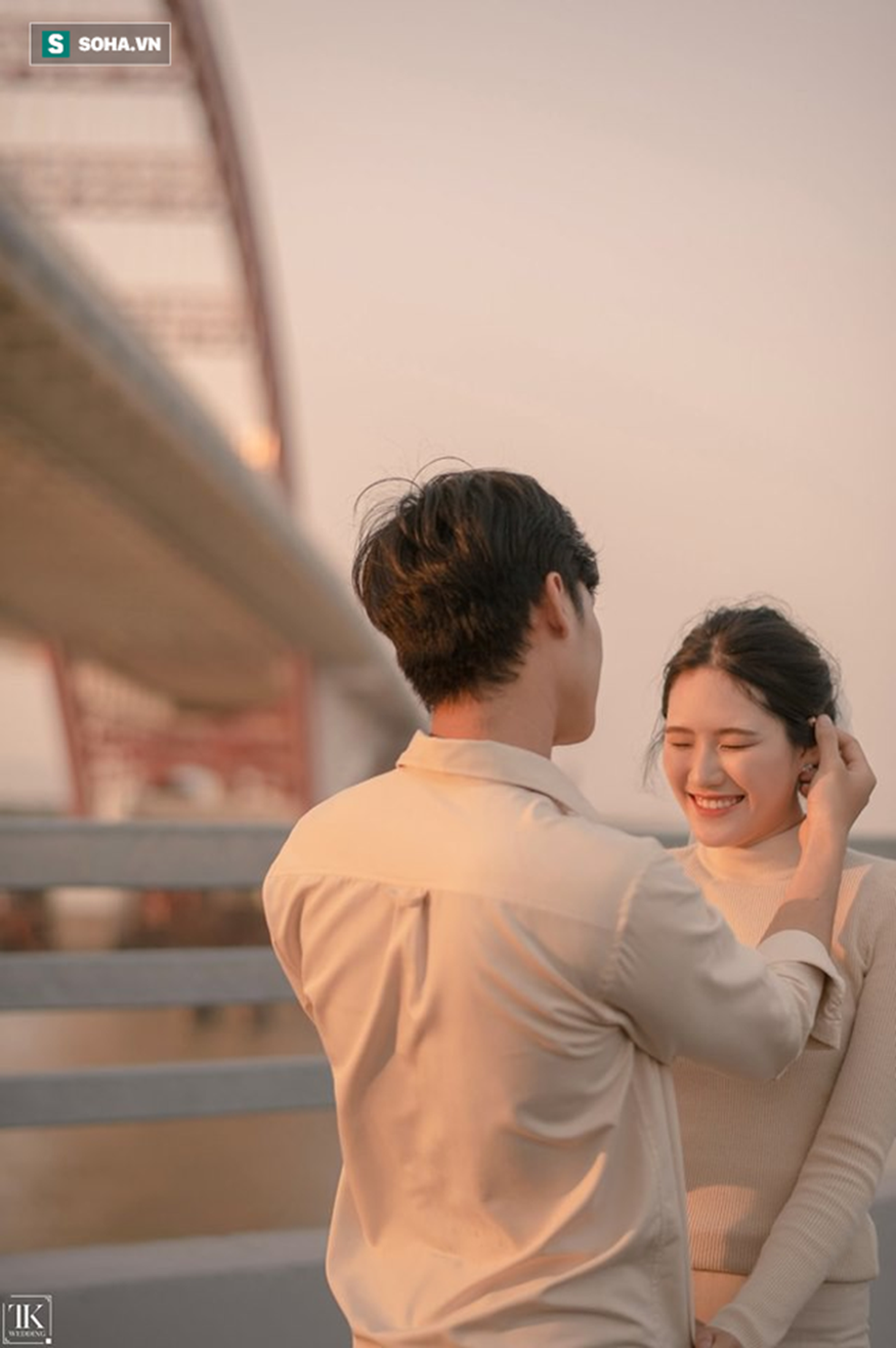 Bộ ảnh cưới siêu chất khiến dân đất Cảng thích thú: Đến nhà vệ sinh trong sân bay cũng ảo!-10