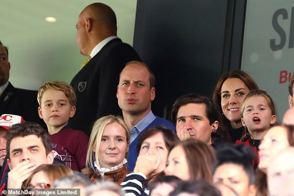 Gia đình Công nương Kate đưa nhau đi xem bóng đá, Meghan Markle muối mặt khi bị đá xéo quá khứ chảnh chọe với hàng ghế trống không-5