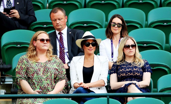 Gia đình Công nương Kate đưa nhau đi xem bóng đá, Meghan Markle muối mặt khi bị đá xéo quá khứ chảnh chọe với hàng ghế trống không-6