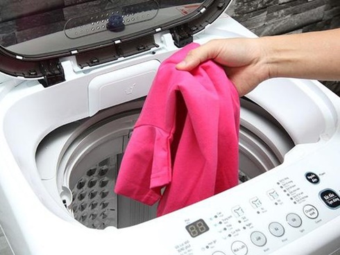 Đổ lòng trắng vào giặt quần áo ai cũng thắc mắc nhưng chỉ 30 phút sau hiệu quả bất ngờ-3