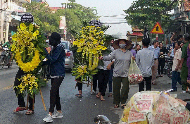 Hà Nội: Xót xa đám tang của cô giáo trẻ được cho là tự ngã trên đường đi dạy về-4