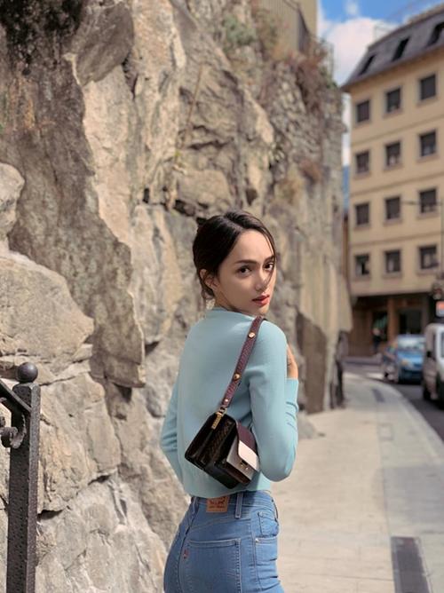 Bóc đại hai chiếc túi của Hương Giang, chúng ta có thể mua được 1 căn nhà!-1