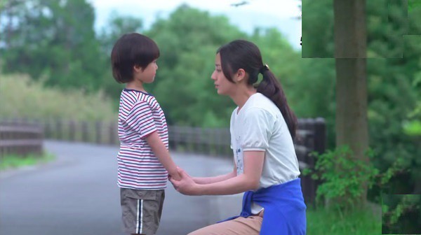 Vợ chết sững nghe con trai bi bô nói Bố bảo ăn cô Hương là ngon nhất, âm thầm tìm hiểu thì điếng tim khi biết sự thật-1