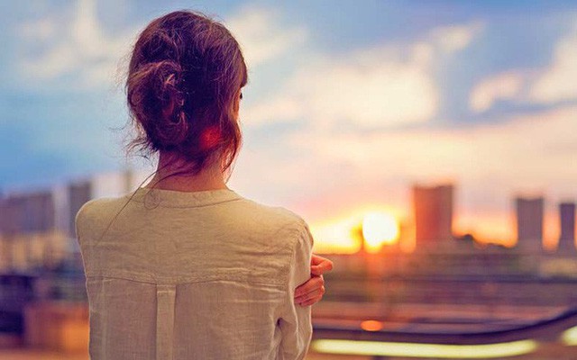 Nghe tin mẹ chồng mất, chị dâu tôi cười lớn rồi nói thẳng một câu khiến cả nhà tôi tức giận đuổi đi-2
