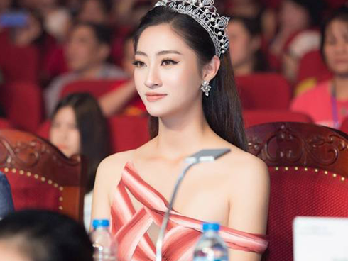 Mỹ nhân ‘Chiếc lá cuốn bay’ nổi bật với váy áo trễ ngực khoe body sexy-13